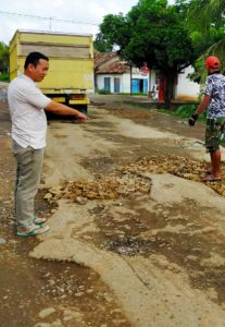 Wakil Ketua DPRD Lamsel Agus Sartono, Minta Pemprov Perbaiki Jalan Desa Kotadalam Hingga Perbatasan Lamtim