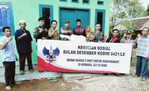 Kodim 0421 Lamsel Serahkan Hasil Bedah Rumah, Di Penutupan Tahun 2019