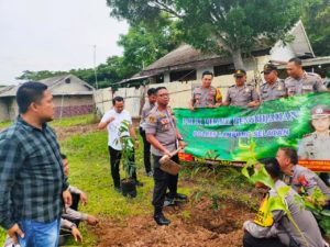 Polres Lamsel Implementasi Program Go Green