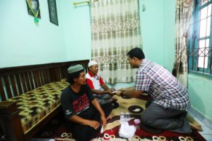 Wujud Kepeduliannya, Rycko Menoza Kunjungi Dan Santuni Keluarga Akbar, Bocah Korban Kebanjiran Kota Bandar Lampung