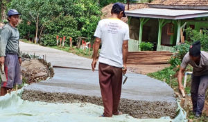 Pemdes Banjarsuri Realisasikan DD Tahap III 2019 Bangun Rabat Beton di 2 Dusun