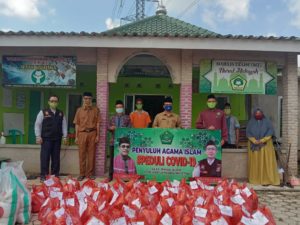 Kemenag Lamsel Salurkan Sembako Ke Masyarakat Terdampak Pandemi Covid-19
