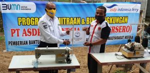 ASDP Bantu UMKM Penjahit di Pelabuhan Merak, Dukung Pemberdayaan Masyarakat