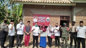 Serah Kunci, Rumah Zubaidah Warga Siringjaha Lamsel Siap Ditempati