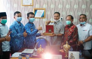 DPRD dan Disdukcapil Kabupaten Banyuasin Sambangi Lamsel, Belajar Pake Oli