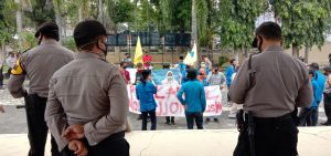 PMII Gelar Aksi Tolak UU Cipta Kerja di DPRD Lamsel
