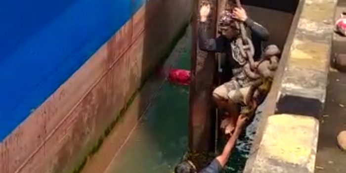 Naas, Mau Naik Kapal di Pelabuhan Merak Penumpang Terjatuh Kelaut dan Terjepit Sandaran Kapal 