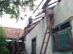 Hujan Deras Disertai Angin Kencang, Enam Rumah Warga Waymuli Porak-Poranda