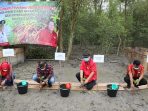Bupati Lamsel Bersama Ketua Komisi IV DPR RI Tanam Mangrove