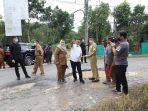 Bupati Lamsel Tinjau Jalan Rusak Desa Serdang dan Ajak Masyarakat Peduli Lingkungan