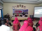 Sertu Zulkarnaen Ajak Masyarakat Desa Seloretno Setop Buang Sampah Sembarangan