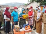 Winarni Berikan Semangat dan Bantuan Materiil Ke Korban Rumah Roboh di Pauh