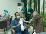 Ketua DPRD, Pejabat Eselon II dan Kabag Pemkab Lamsel Jalani Vaksinasi Dosis Kedua