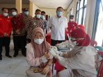 Nanang Dampingi Ketua Komisi IV DPR RI Monitoring Vaksinasi Covid-19 di Kecamatan Penengahan