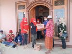 Bunda Winarni Berikan Bantuan ke Warga Korban Banjir Sragi