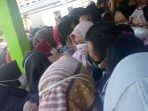 Kuota Dosis Minim, Warga Membludak Antri Vaksinasi di Puskesmas Kalianda dan Nyaris Ricuh