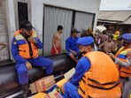 Desa Bandar Agung Sragi Sepekan Terendam Banjir, Polairud Beri Bantuan Sembako dan Pengobatan