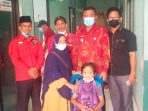 Bamusi PDI-P Lamsel Berikan Bantuan Khitan Gratis dan Kursi Roda Difabel CP