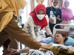 Bunda Winarni Sambangi dan Berikan Bantuan Korban Tersambar Petir