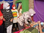 Peduli, Bunda Win Sambangi Warga Desa Sinar Palembang Berikan Bantuan dan Perobatan