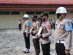 Edwin Pimpin Upacara Pemberian Penghargaan dan PTDH Kepada Personil Polres Lamsel