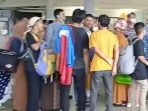 Pemudik Pejalan Kaki Asal Jawa Mulai Ramai Padati Pelabuhan Bakauheni