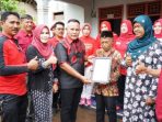 Apresiasi Perangkat Kecamatan dan Desa, Bupati Nanang Ermanto Berikan Bonus 10 Unit Bantuan Bedah Rumah Desa Margo Mulyo