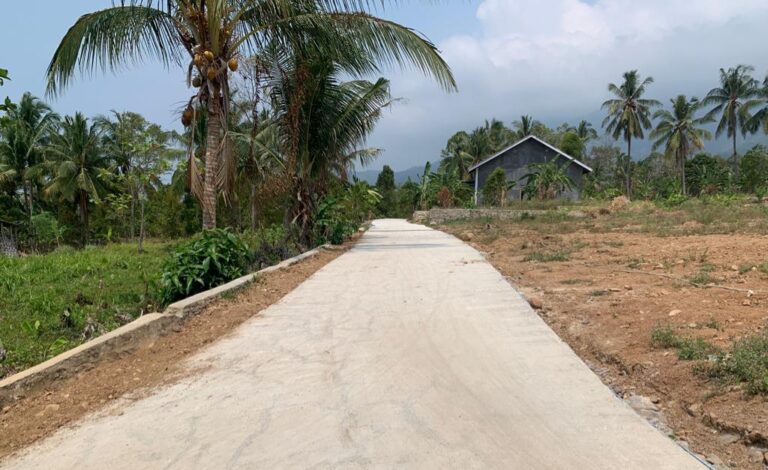 Pembangunan infrastruktur peningkatan jalan lingkungan Rabat beton di Desa Batu Balak rampung, foto : Tubagus Muhklas