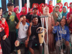 Bunda Win Berikan Bantuan Kaki Palsu Tiga Penyandang Disabilitas di Lamsel