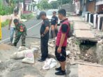 Pemerintahan Kelurahan Bumi Agung Bersama Warga Gotong Royong Perbaiki Jalan dan Drainase