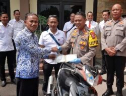 Kapolres Lampung Tengah Kembalikan Motor Yang Dicuri Kepada Pemiliknya