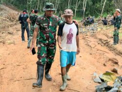 Kedekatan Dansatgas TMMD ke-120 Kodim 0421/LS Bersama Warga Desa Budi Lestari
