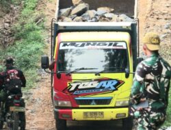 Percepat Giat TMMD Ke-120 Kodim 0421/LS, Dump Truck Curahkan Material Pengeras Jalan