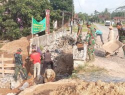 Jelang Penutupan TMMD, Satgas Kodim 0421/Lamsel Bersama Warga Kejar Target Bronjong