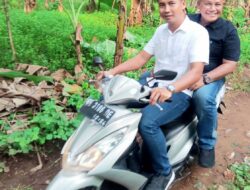 Dibonceng Naik Motor, Nanang Ermanto Tembus Lokasi Bedah Rumah Yang Sulit Terjangkau