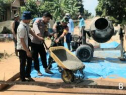 Dukung Pembangunan Jalan Desa, Babinsa Hadiri Pembangunan Jalan Rabat Beton