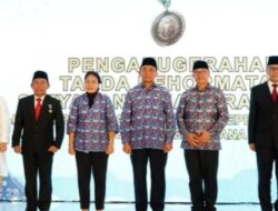 Nanang Ermanto dan Winarni Terima Tanda Kehormatan Satyalancana Wira Karya, Satu-satunya Wakil Pulau Sumatera