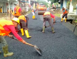 Dinas PUPR Lamsel Perbaiki Jalan Rusak Arah Wisata Way Belerang, Warga : Terimakasih