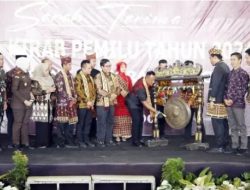 Tiba di Lampung Selatan, Bendera Kirab Pemilu 2024 Diserahkan Ketua KPU Pesawaran