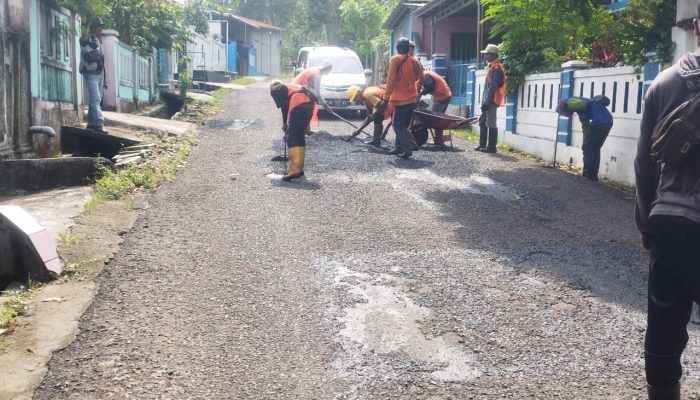 Dinas PUPR Lampung Selatan Perbaiki Jalan Rusak Akses Wisata Way Belerang